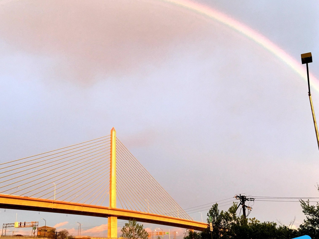 Veteran's Glass City Skyway-托莱多必去景点