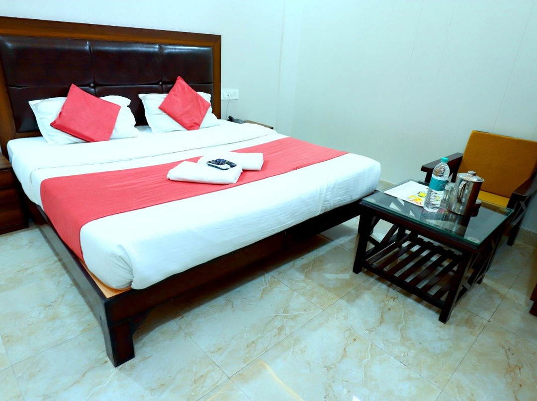 Yog Stay Hotel Laxman Grand主图