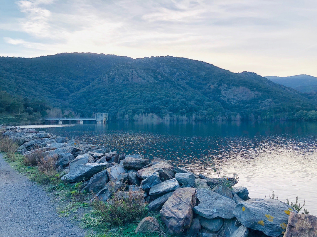 Le Barrage de la Verne-La Mole必去景点