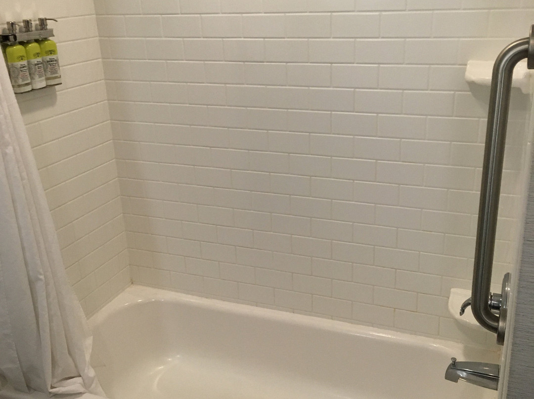 Holiday Inn Express & Suites Terre Haute by IHG主图