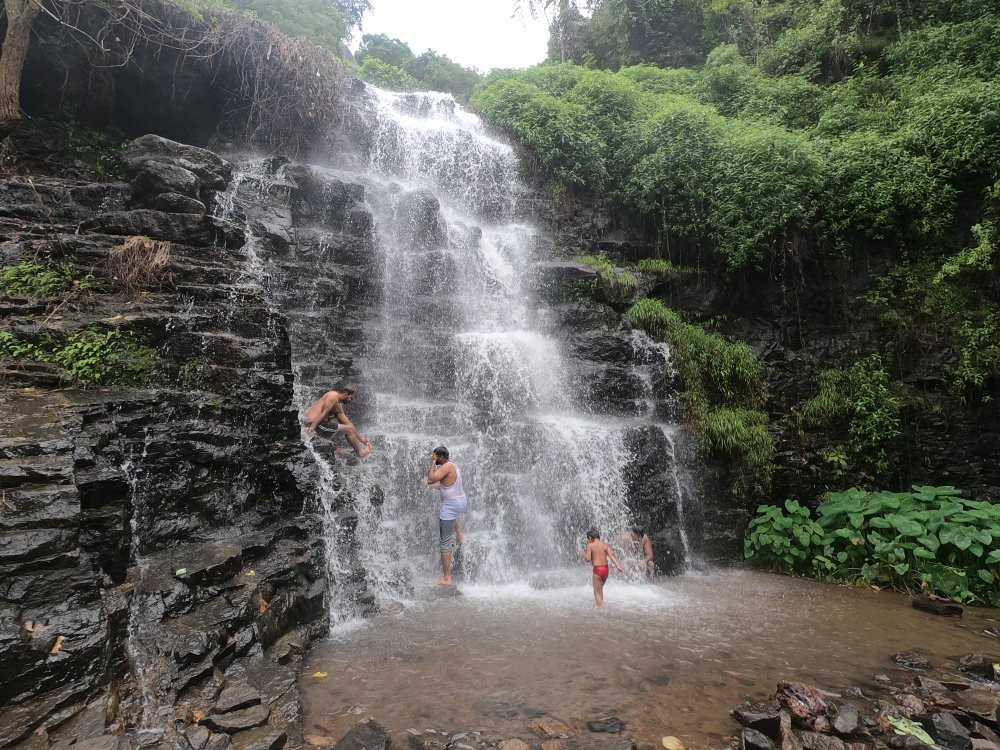 Paloor Kotta Waterfall景点图片
