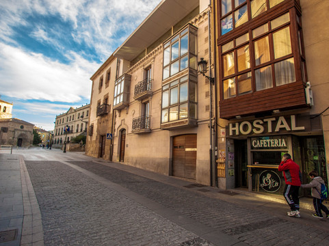 Lubia酒店住宿-Hostal Caballeros