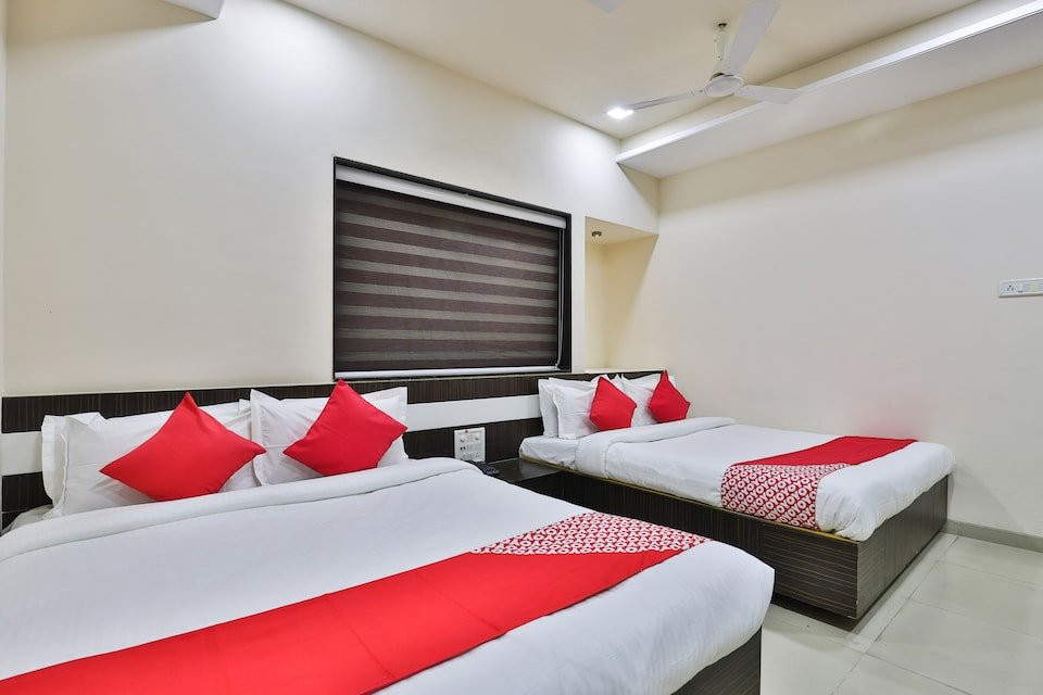 OYO 27662 Varma Palace主图