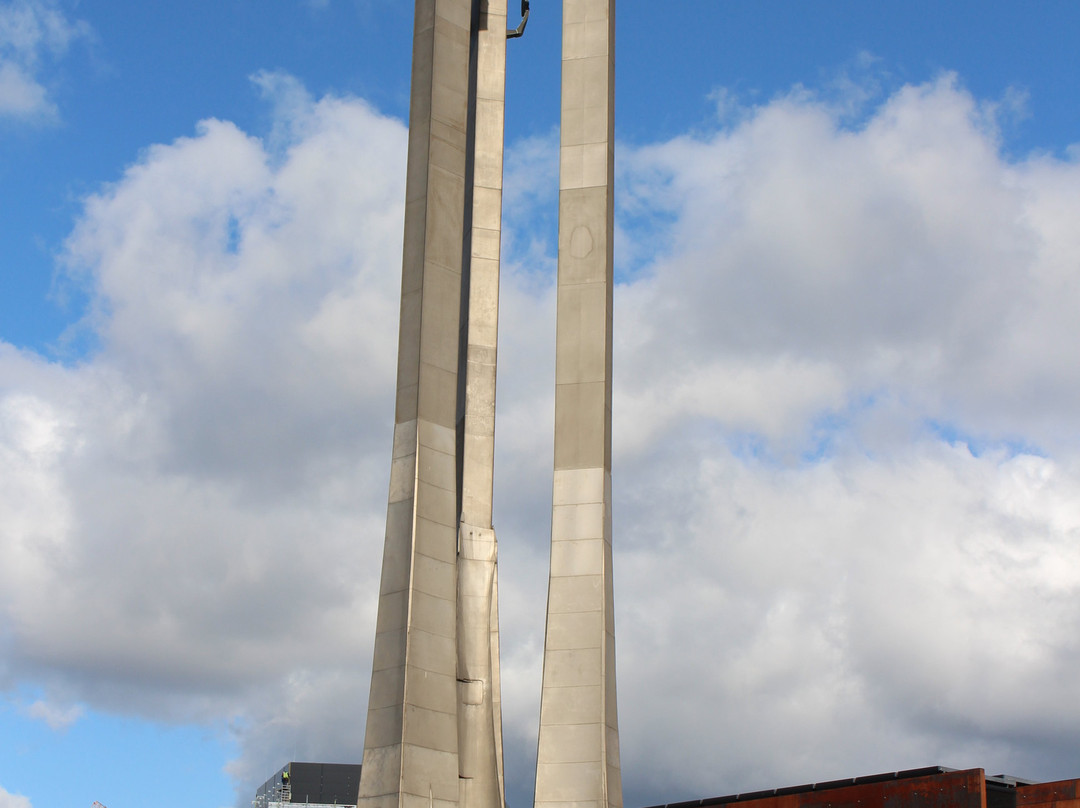 Three Crosses Monument景点图片