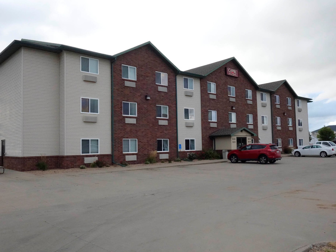 CAPRI INN & SUITES - AMERICAN OWNED AND OPERATED主图