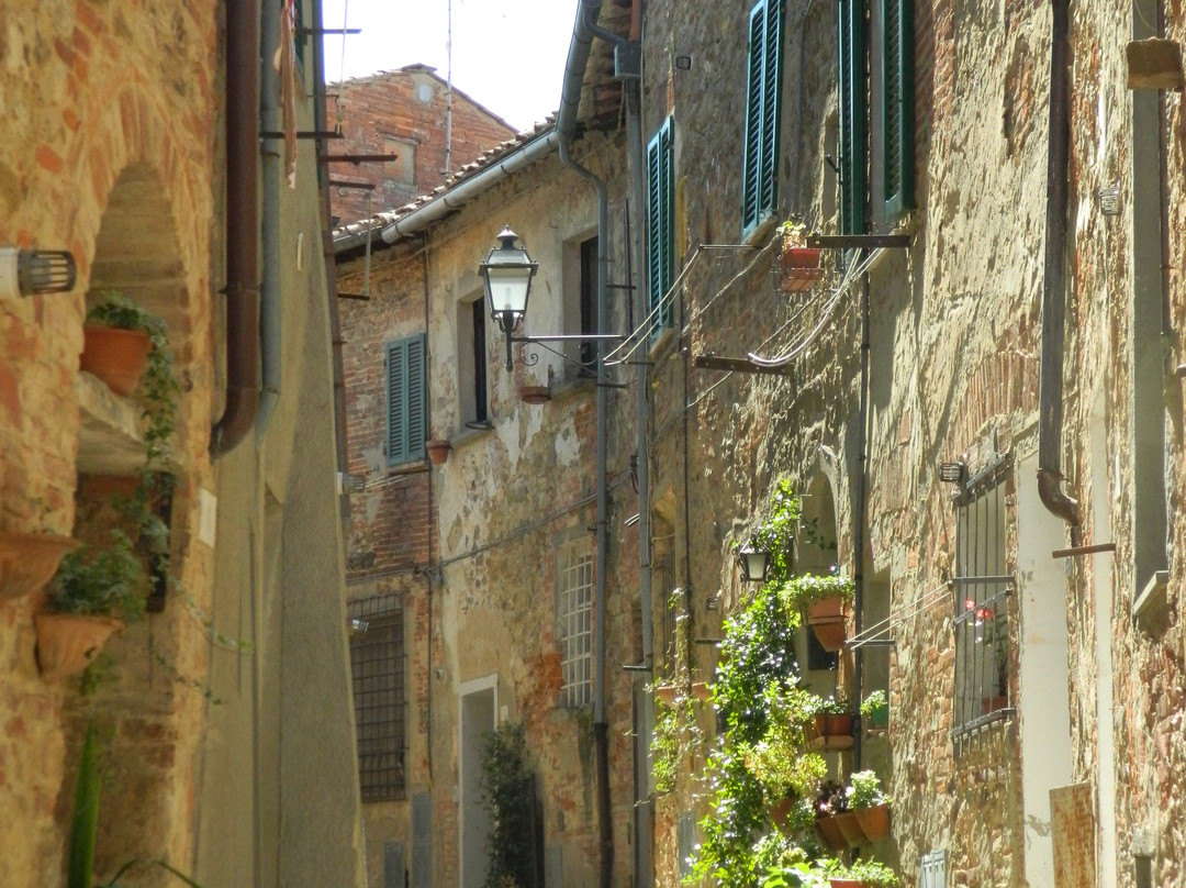Piazza del Tribunale-Lucignano必去景点