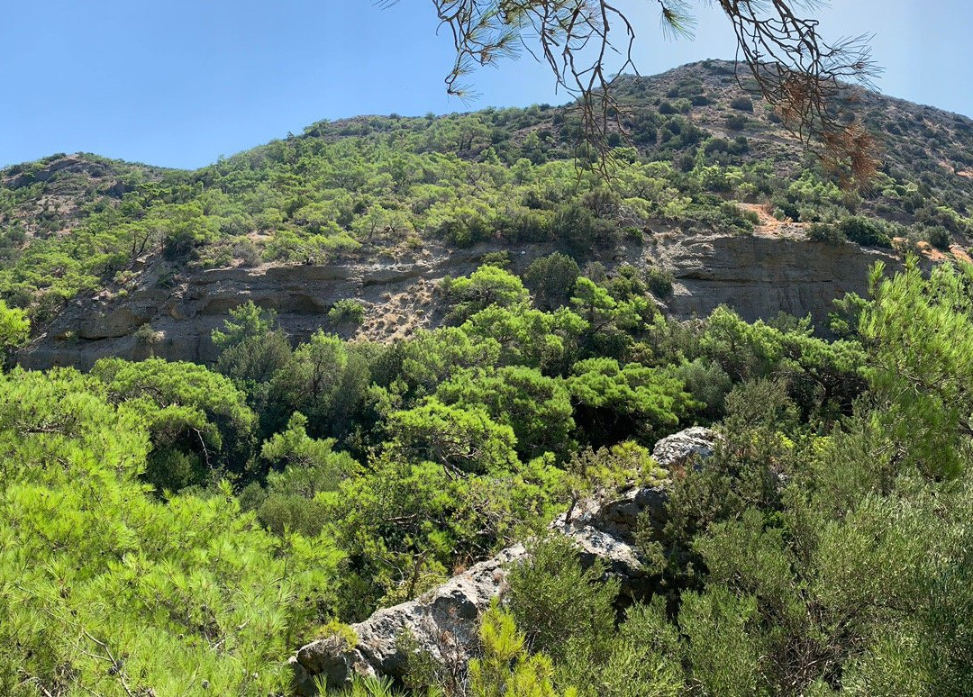 Waterfall of Milona景点图片