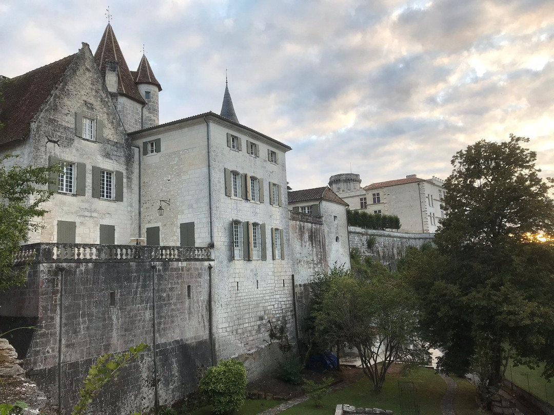 Château de Bourdeilles景点图片