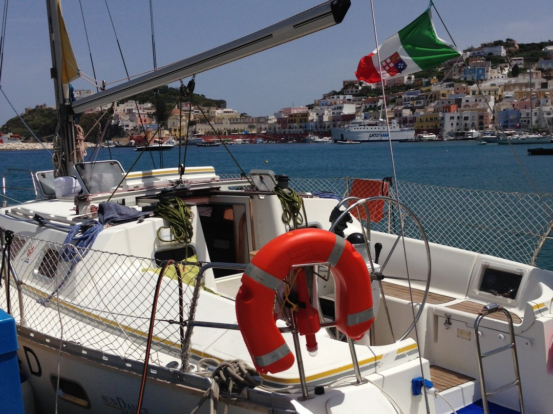 Ponza a vela-Ponza必去景点