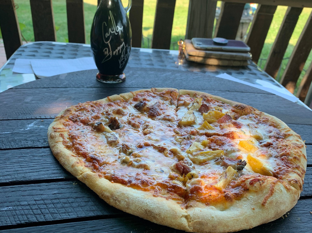 Black Prince Winery & Canadian Cellars offering Wood-Fired Pizza & Disc Golf景点图片