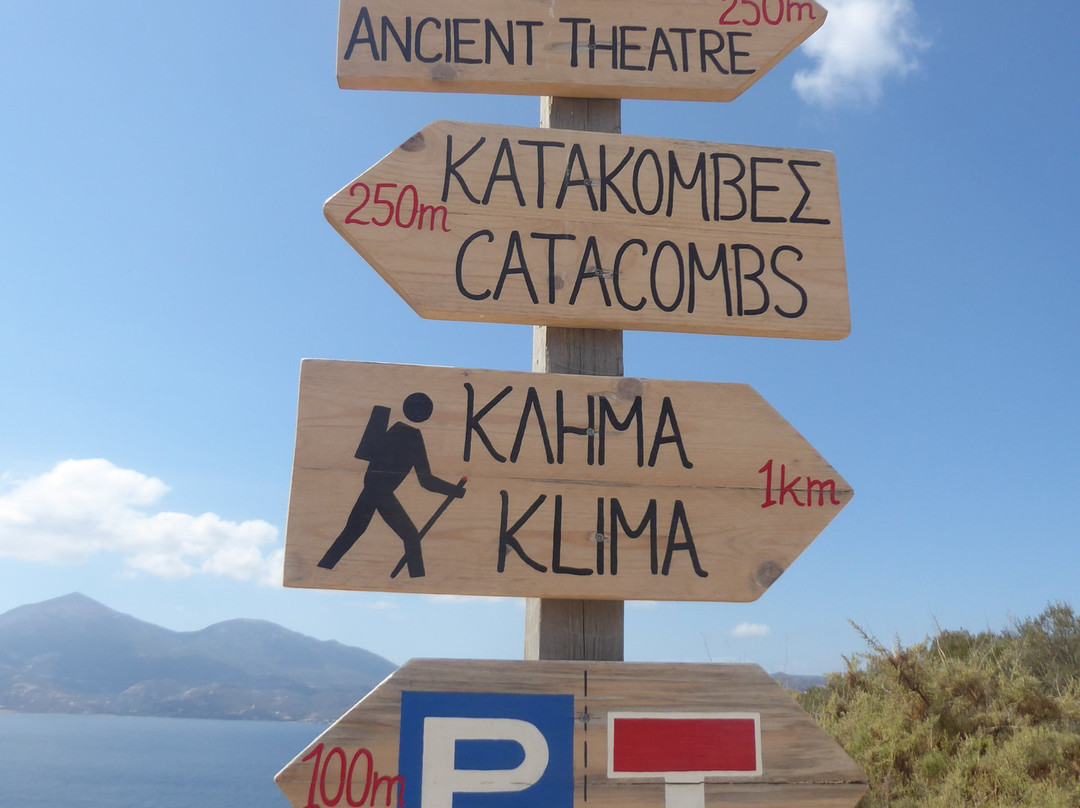 Catacombs of Milos-Tripiti必去景点