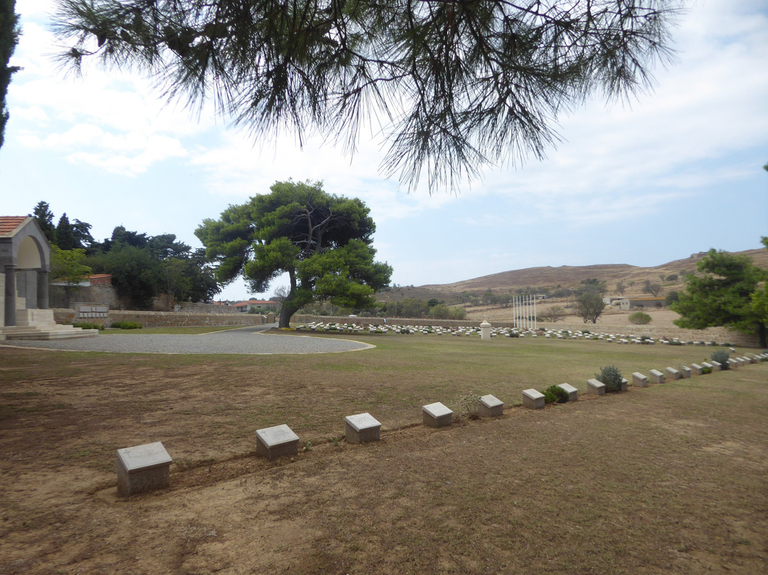 Portianos Military Cemetery景点图片