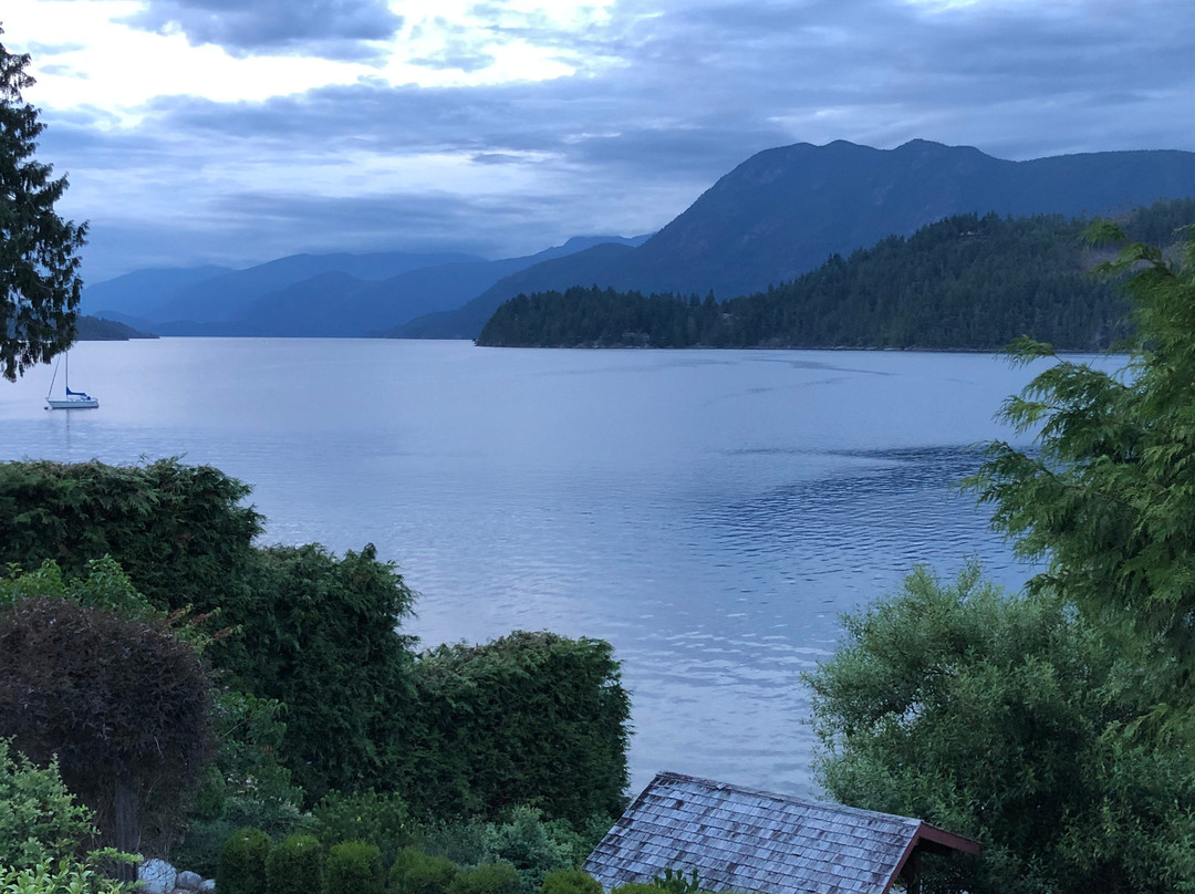 At The Shore B&B主图