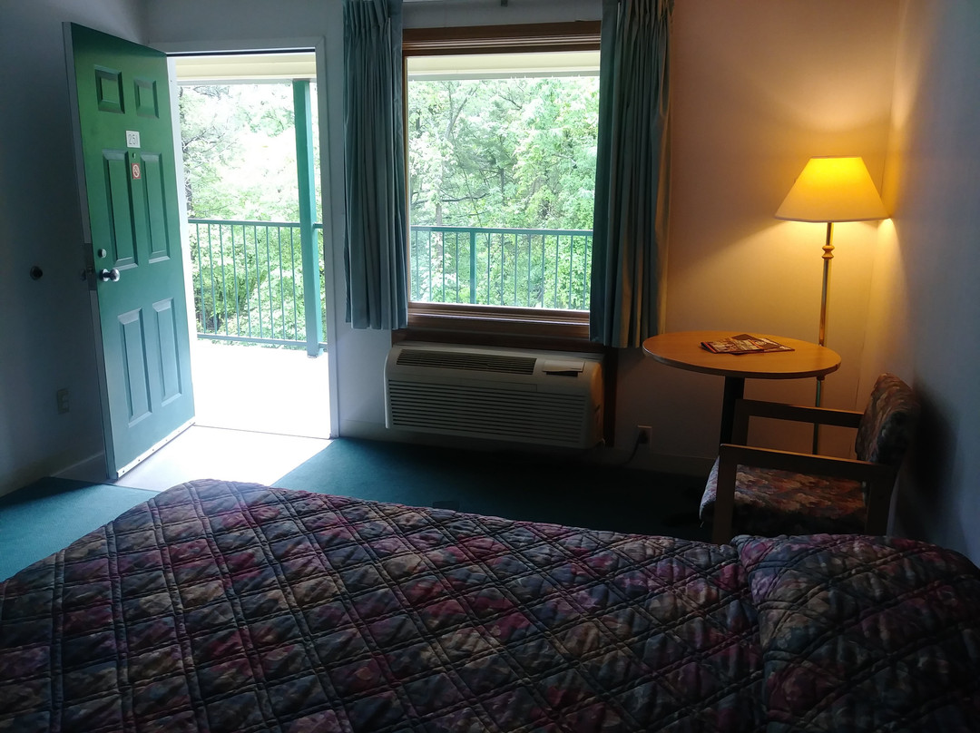 Four Seasons Inn主图