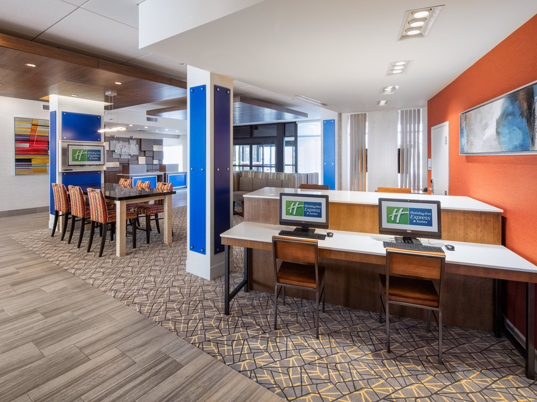 Bartonville酒店住宿-Holiday Inn Express & Suites East Peoria - Riverfront By IHG