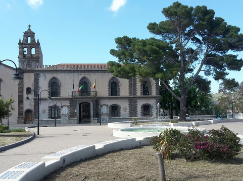 Piazza Mazzini-利帕里必去景点