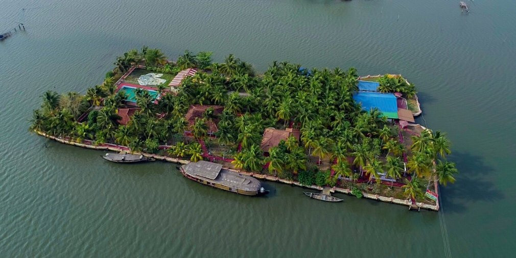 Regant Lake Village