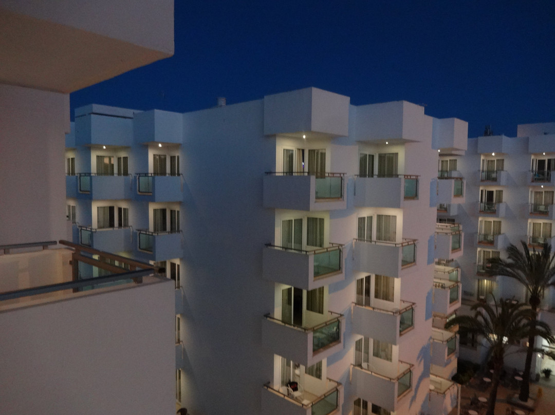 奥拉马约里酒店主图