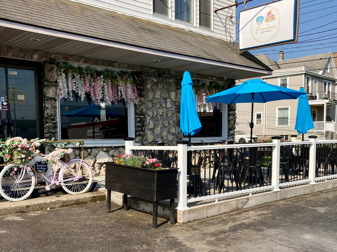 Yummilicious Cafe & Bakery