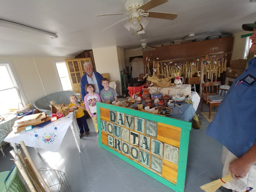 Davis Mt. Broom Shop-Fort Davis必去景点