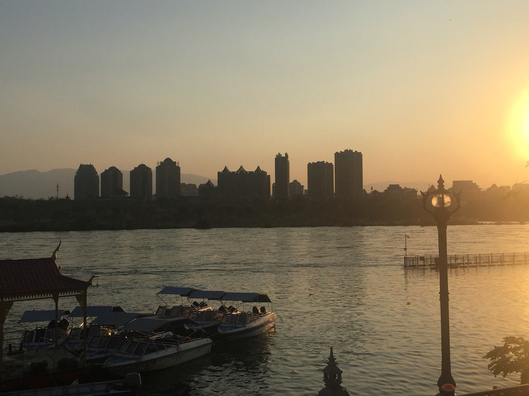 橄榄坝集市景点图片