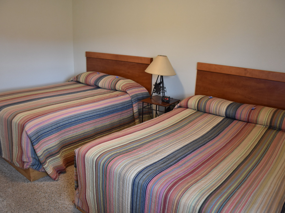 Sloanes General Store and The Inn At Alcova主图