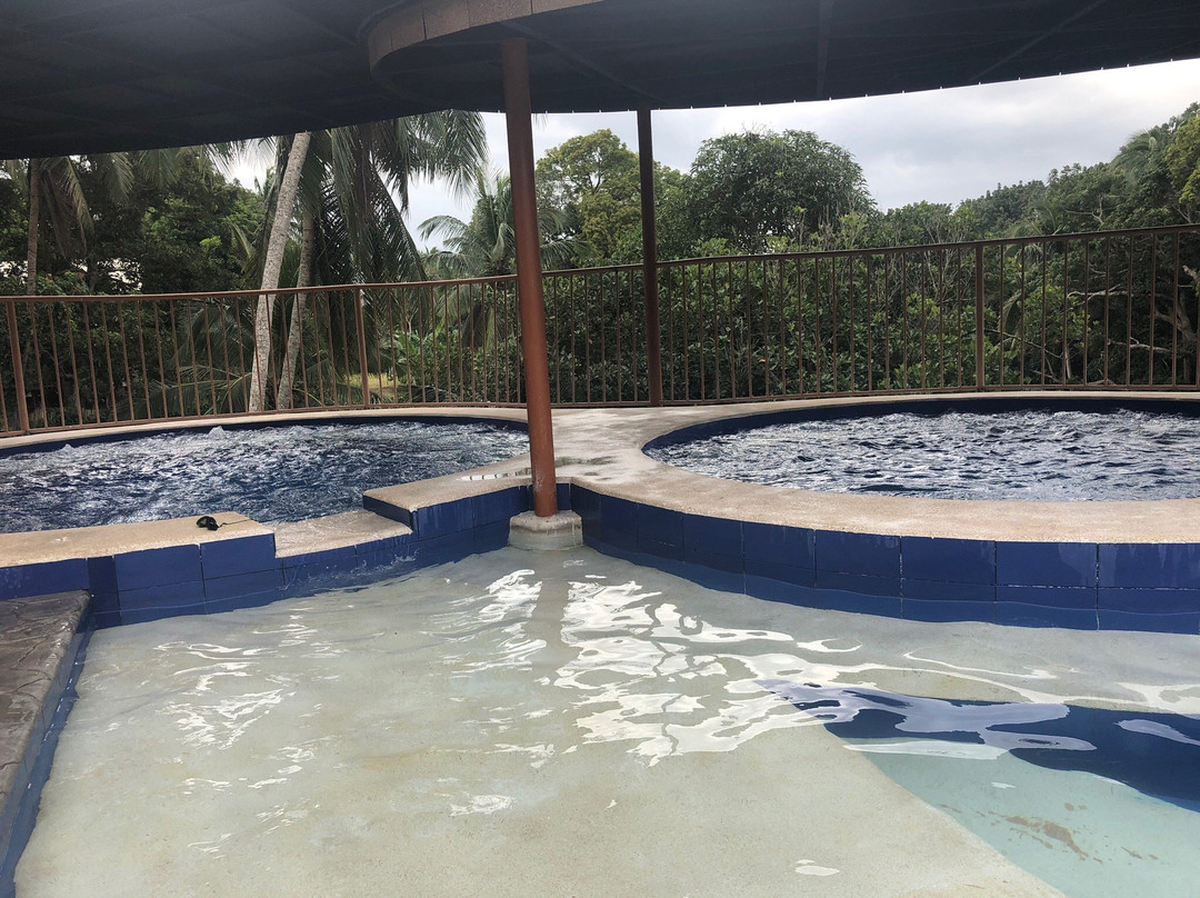 Camp Pulong Gubat Wavepool Resort景点图片