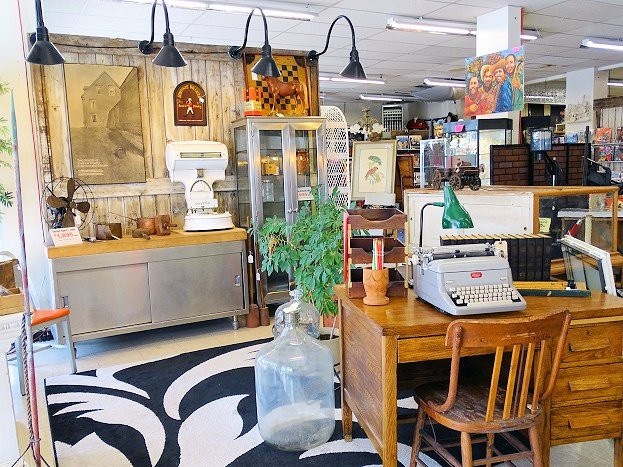 Serendipity Antique Gallery景点图片