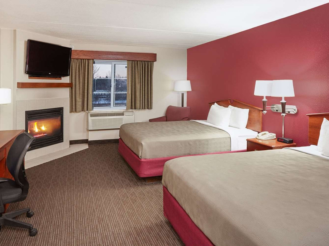 AmericInn by Wyndham Douglas / Saugatuck主图