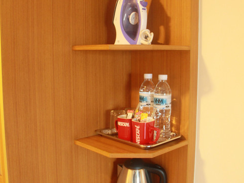 奥利弗酒店主图