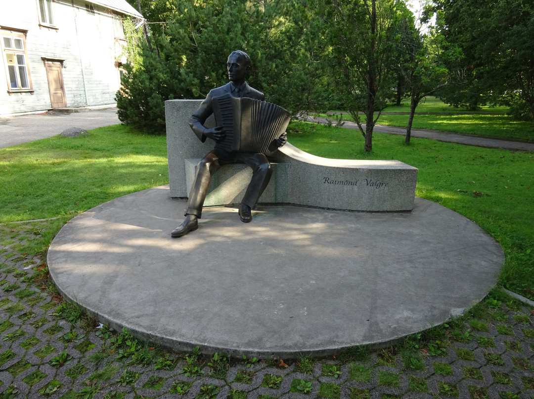 Statue of Raimond Valgre-派尔努必去景点