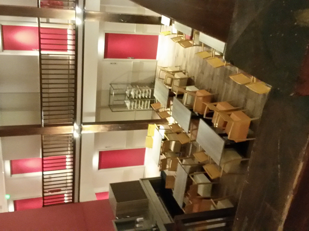 夏斯特兰酒店主图