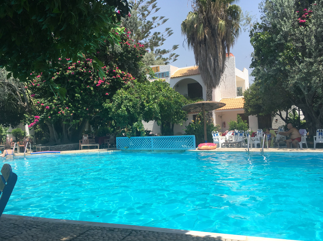 Oasis Hotel Bungalows主图