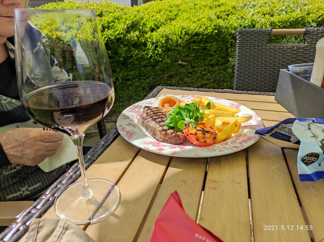 The Three Horseshoes