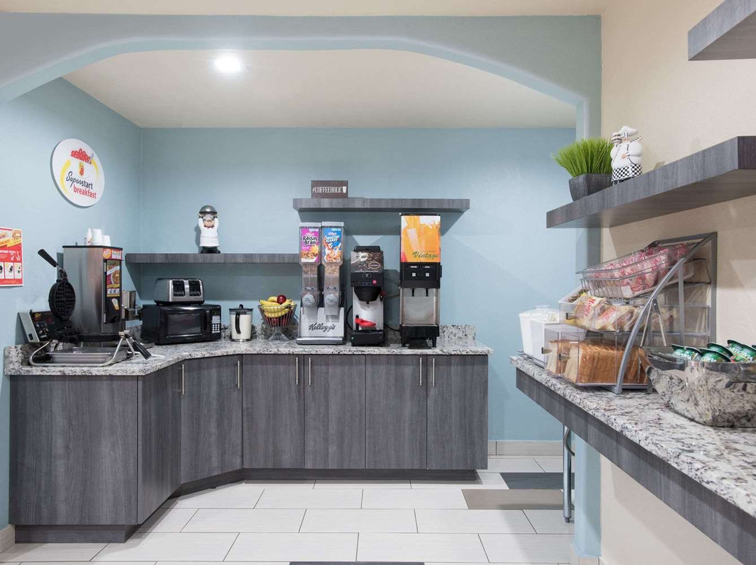 Super 8 by Wyndham Claremore OK主图