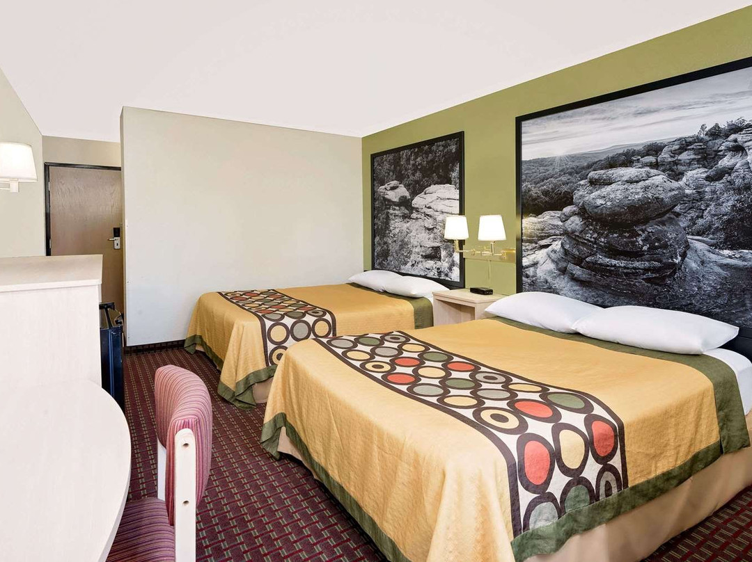 Super 8 by Wyndham Metropolis主图