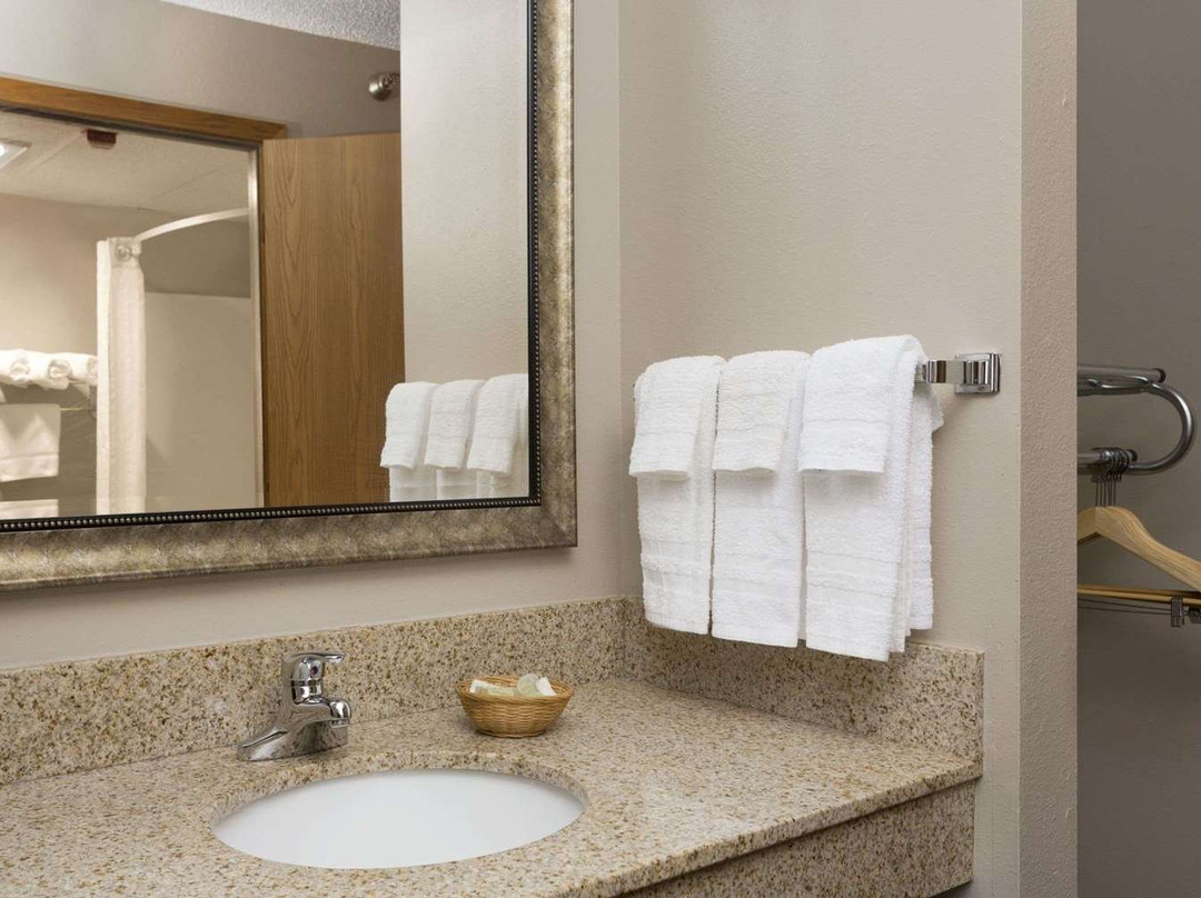 Super 8 by Wyndham Cameron主图