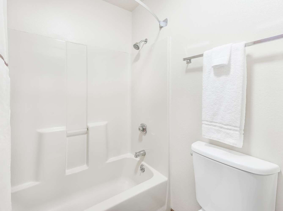 Super 8 by Wyndham Marshall主图