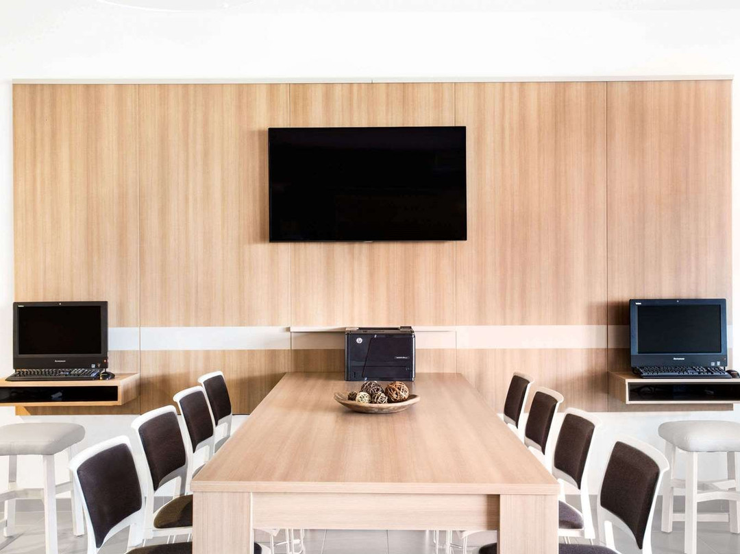 Microtel by Wyndham Vernal / Naples主图