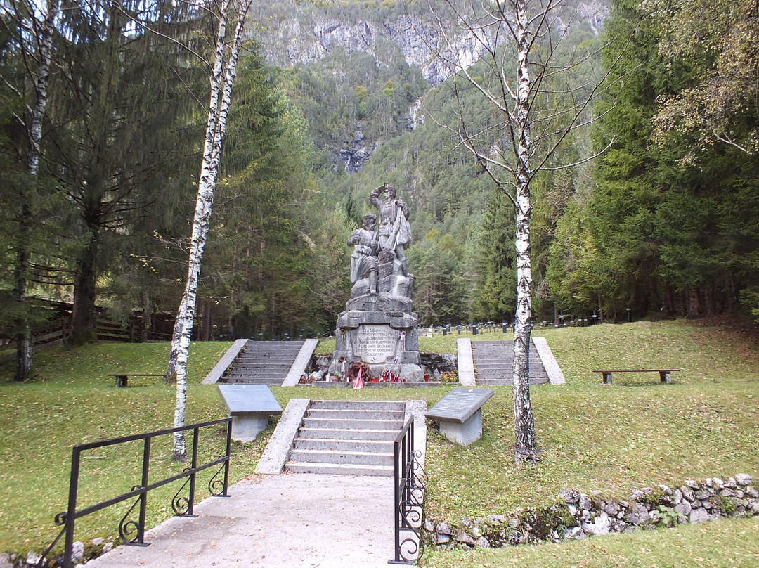 Log Pod Mangartom Military Cemetery景点图片