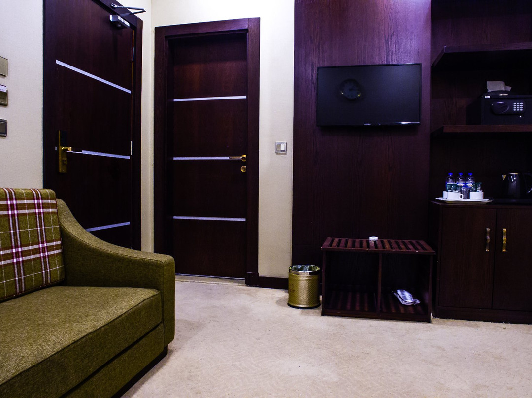 Paris Plaza Hotel主图