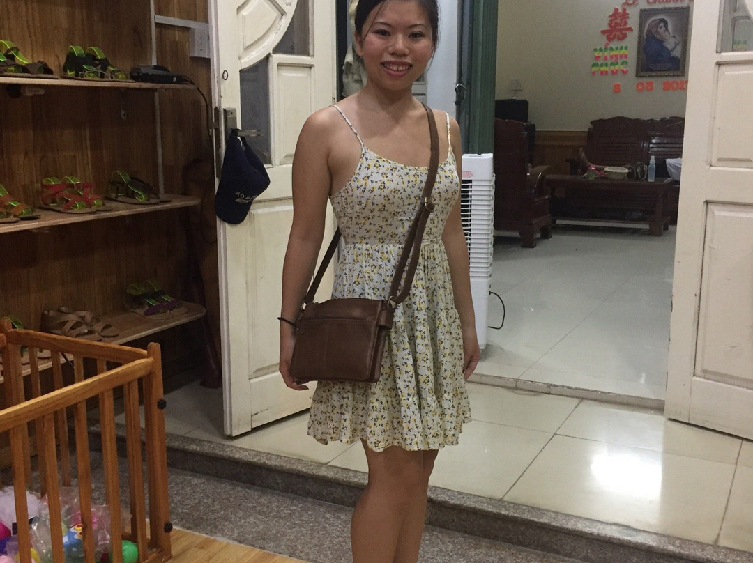 Roni Shoes & Hand Bag Shop-会安必去景点