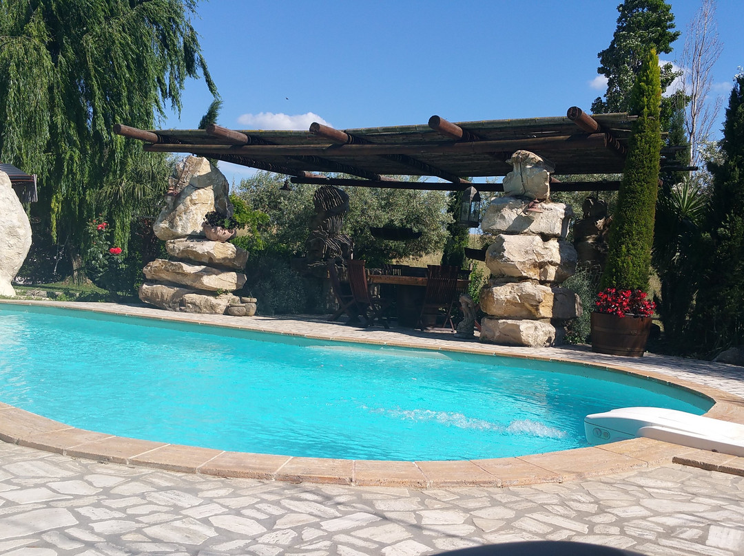 Cerveteri酒店住宿-Il Giardino Dei Flintstones B&B