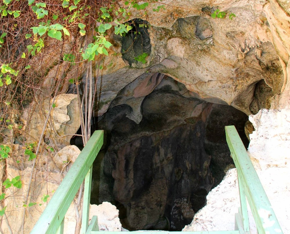 Skull Cave-Cayman Brac必去景点