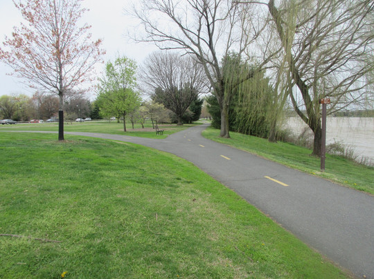 Lady Bird Johnson Park Arlington-阿灵顿必去景点