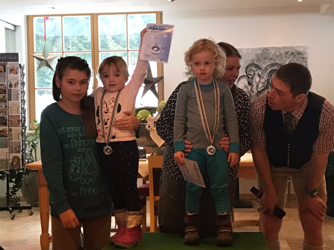 Ski & Snowboardschule Exklusiv-菲尔兹摩斯必去景点