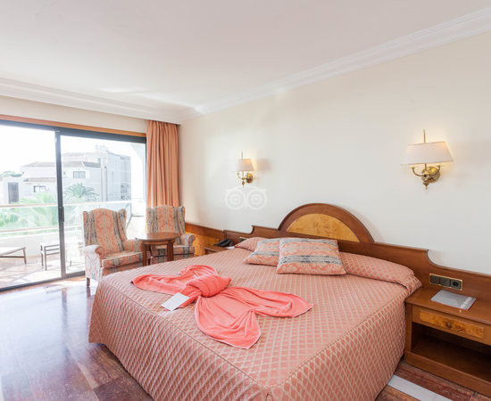 塞拉诺宫殿酒店