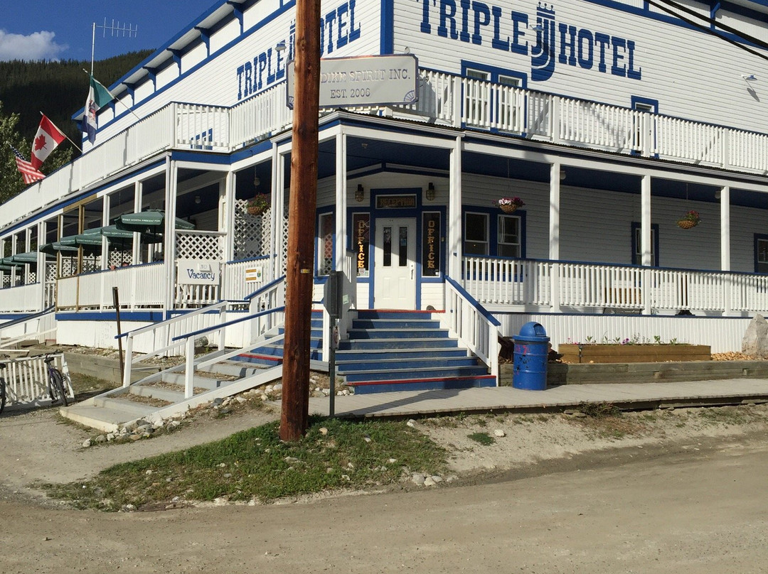 Triple J Hotel and Cabins主图