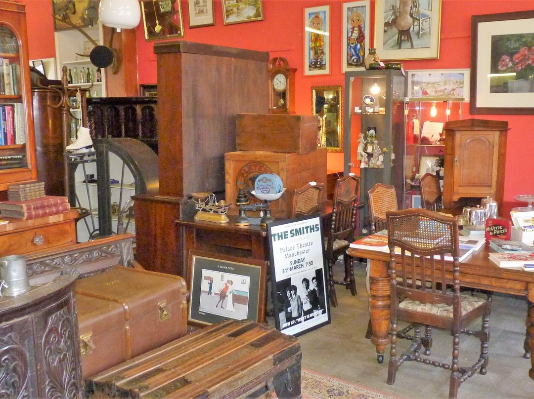 Picture House Antiques景点图片