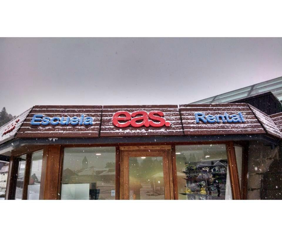 Eas Escuela Argentina de Snowboard & Ski-圣卡洛斯-德巴里洛切必去景点